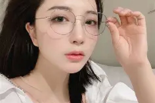 檀健次人设崩塌向女网红示弱频送红包风波后复出现场彻底失控