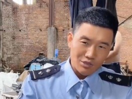 童星谢孟伟穿警服直播被拘！欠债千万成老赖账号封禁演艺生涯告急！