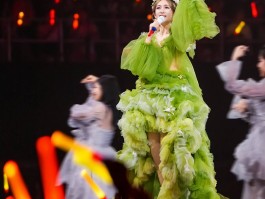 口碑彻底！谢娜演唱会从爆红到全网翻车真不冤